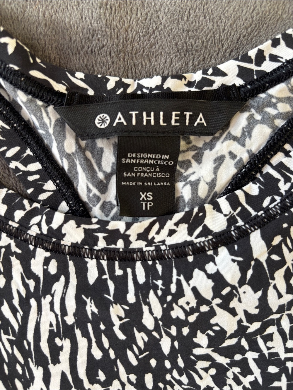 NWT Athleta Black and White Ultimate Train Printed Tank - Picture 6 of 8